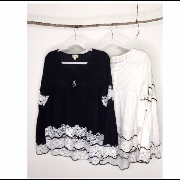 𝅺BABYDOLL Blouse with Bell Sleeves in Black - Picture 6 of 12
